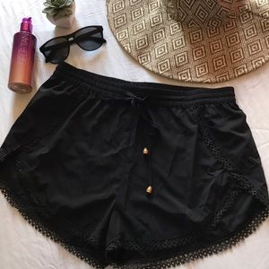 BLACK EYELET LACE TRIM SHORT